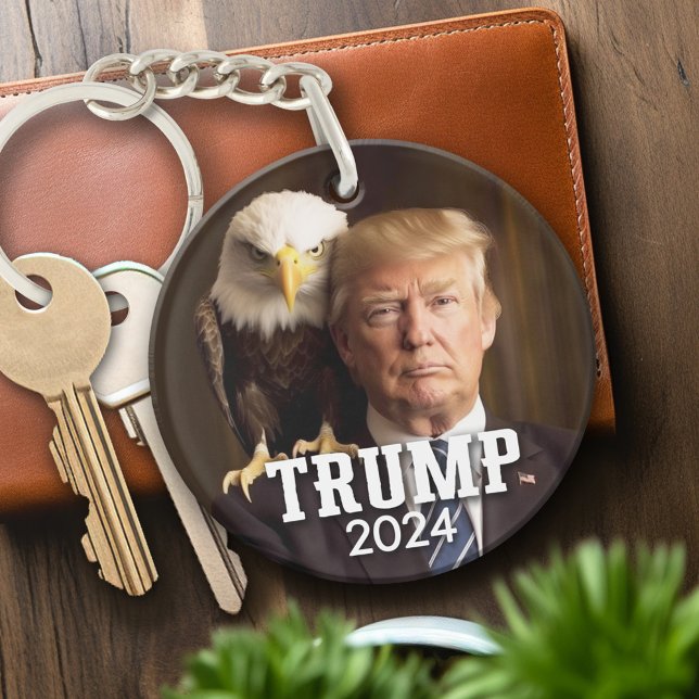 Donald Trump 2024 Photo - aigle chauve sur l'épaul (Personalized Keychain - campaign gear)