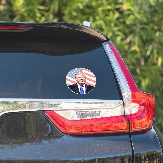 Donald Trump auf amerikanischer Flagge Aufkleber (Auto Seite)