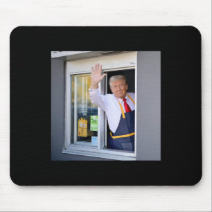 Donald Trump baut den Fry Station und hält einen D Mousepad