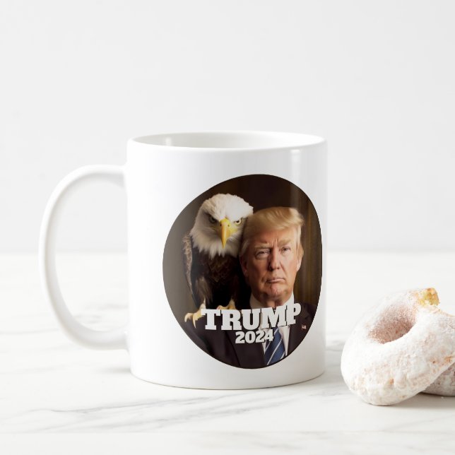 Donald Trump-Foto 2024 - Glatzenadler auf Schulter Kaffeetasse (Mit Donut)