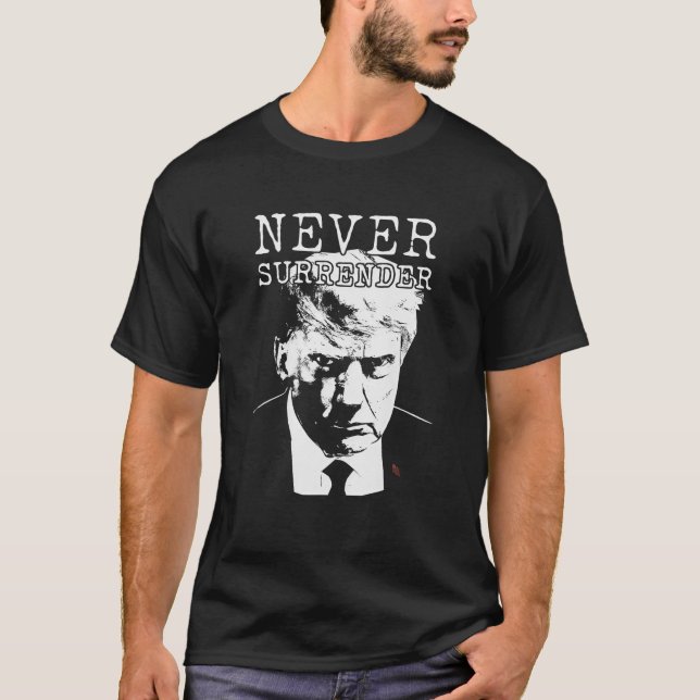 Donald Trump never surrender Mug shot august 24 20 T-Shirt (Vorderseite)
