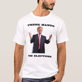 Donald Trump übergibt Shirt