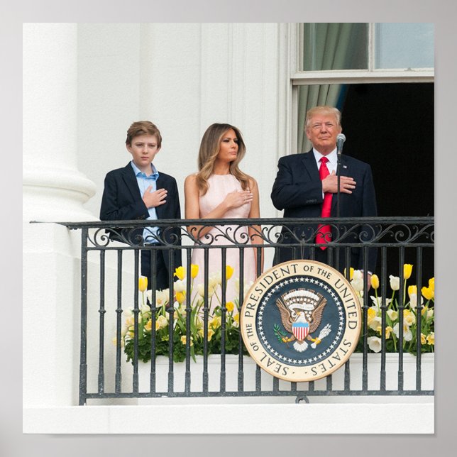 Donald Trump, W/ Melania & Barron im Weißen Haus Poster (Vorne)