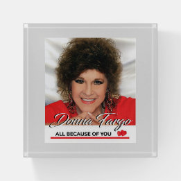 Donna Fargo ALL WEGEN IHRES Glass Paperweight Briefbeschwerer