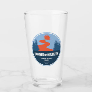 Donner und Blitzen Wild und Landschaftlicher Fluss Glas