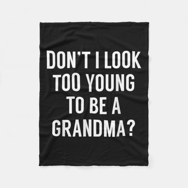 Don't I Look Too Young To Be A Grandma_ Funny Quot Fleecedecke (Vorderseite)