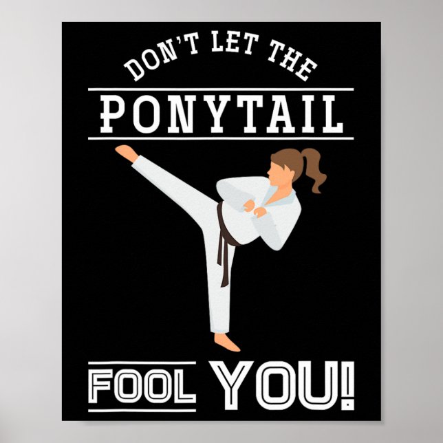 Dont Let The Ponytail Fool You Funny Karateist Gir Poster (Vorne)