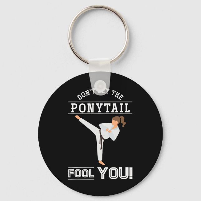 Dont Let The Ponytail Fool You Funny Karateist Gir Schlüsselanhänger (Vorderseite)