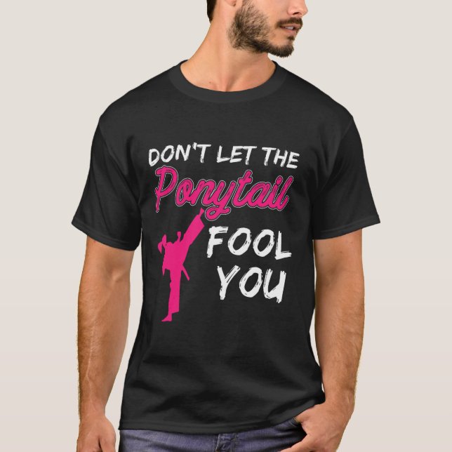 Don't Let The Ponytail Fool You Funny Women And Gi T-Shirt (Vorderseite)