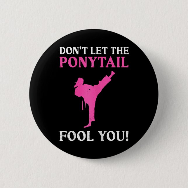 Don't Let The Ponytail Fool You Karate Fighter Mar Button (Vorderseite)