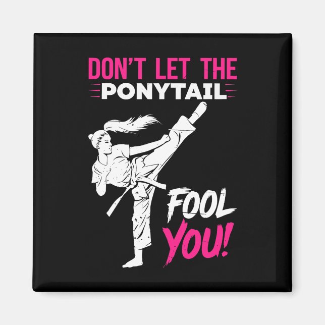Don't Let The Ponytail Fool You Karate Funny Karat Magnet (Vorne)