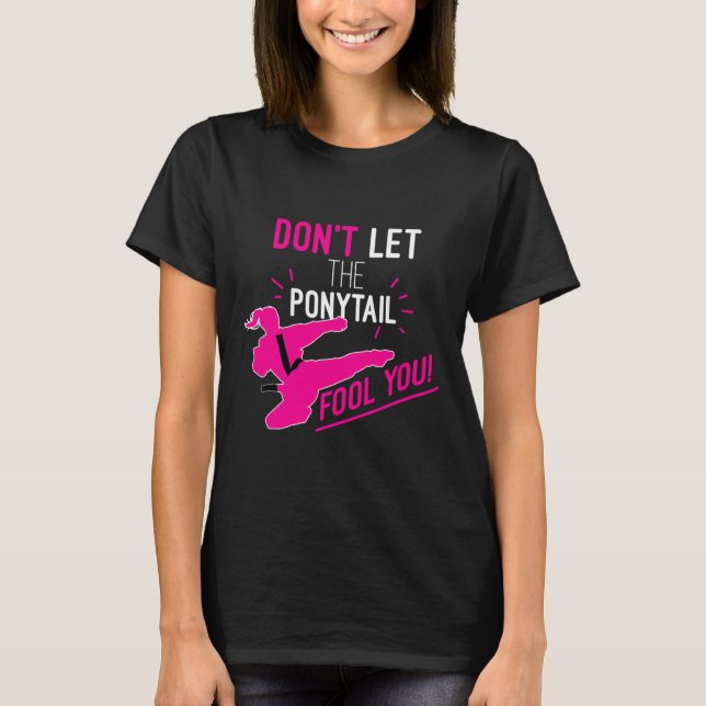 Don't Let The Ponytail Fool You Karate Girl Funny  T-Shirt (Vorderseite)