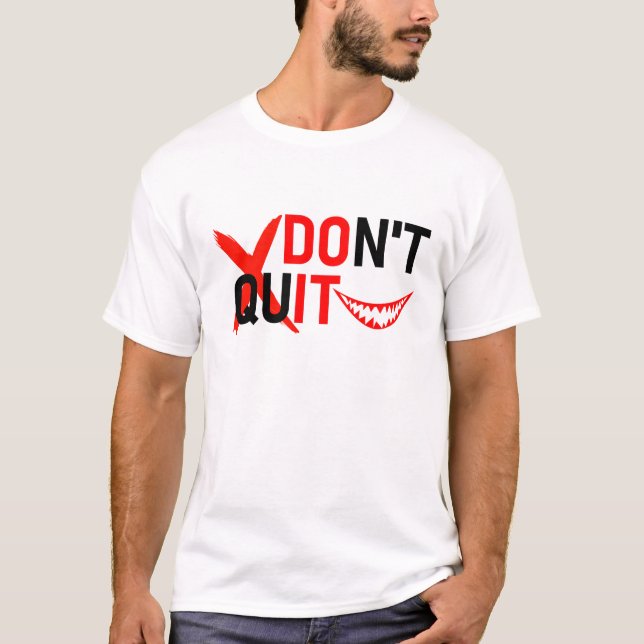 DON'T QUIT – Bold Red Motivation Design T-Shirt (Vorderseite)