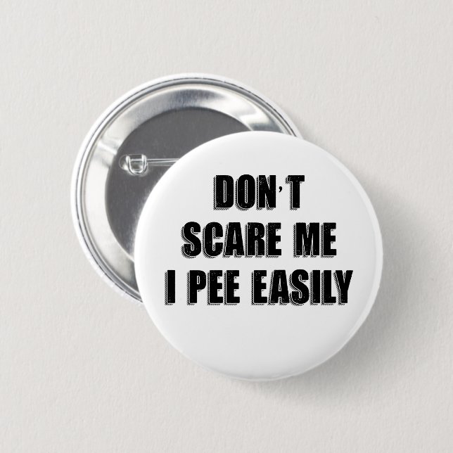 Dont Scare Me I Piss Easily Sarcastic Halloween Button (Vorne & Hinten)
