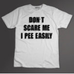 Dont Scare Me I Piss Easily Sarcastic Halloween T-Shirt<br><div class="desc">Sarkasmus, halloween, witzig, Spaß, sarkastisch, Horror, beängstigend, Zitat, spooky, Witz</div>