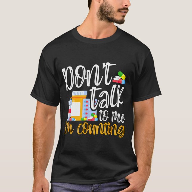 Dont Talk To Me Im Counting Funny Pharmacy Tech  T-Shirt (Vorderseite)