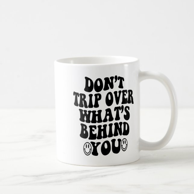 Don't Trip Over What's Behind You , Trendy Aesthet Kaffeetasse (Rechts)