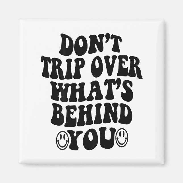 Don't Trip Over What's Behind You , Trendy Aesthet Magnet (Vorne)