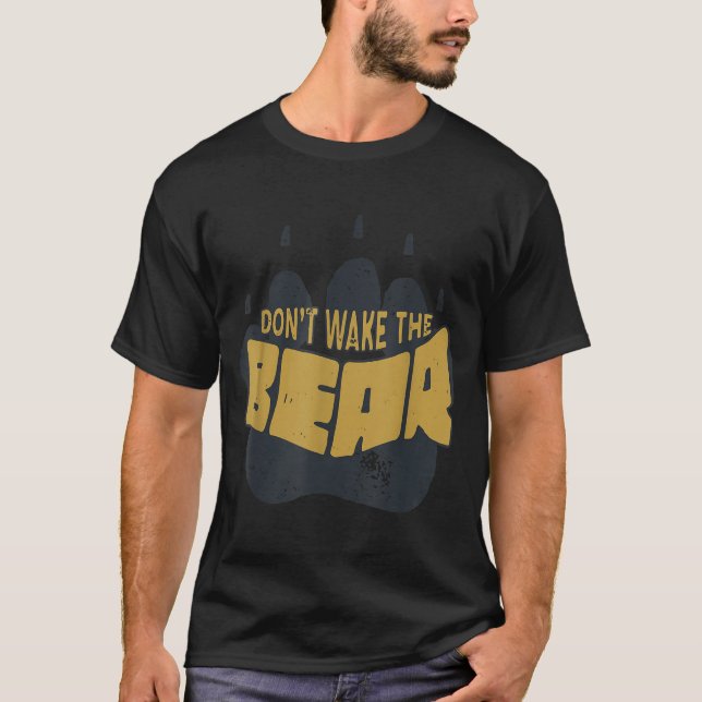 Don't Wake The Bear Shirt. Fear The Bear Claw &amp T-Shirt (Vorderseite)