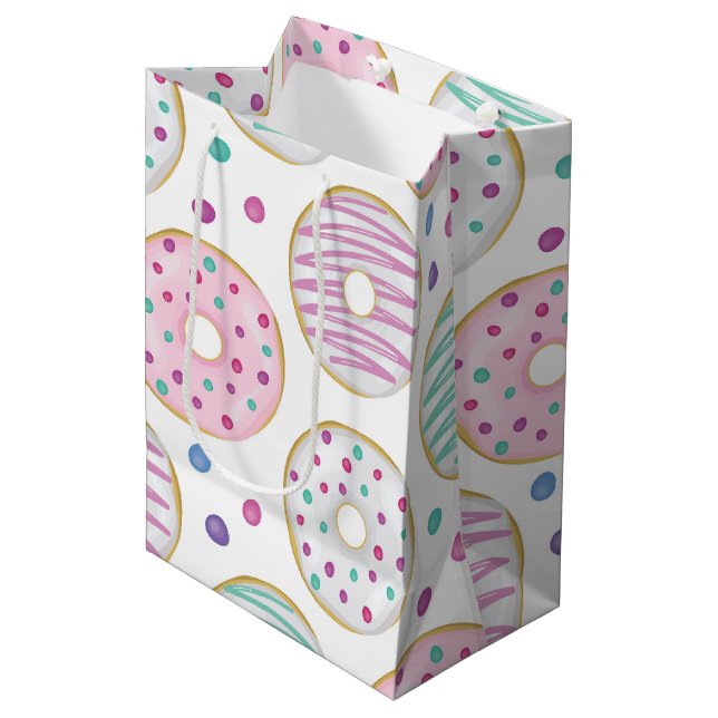 Donut Pattern Niedlich farbenfroh Mittlere Geschenktüte (Vorderseite Schrägansicht)
