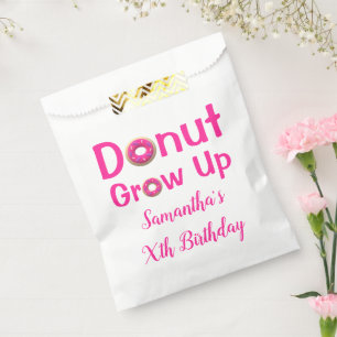 Donut wächst zum Geburtstag auf Geschenktütchen