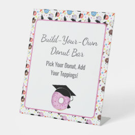 Donuts und Degrees-Abschluss bauen Ihren eigenen D Sockelschild