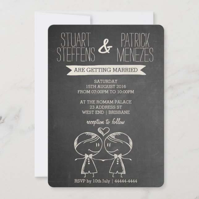 Doodle Couple auf Blackboard Gay Wedding Einladung (Vorderseite)