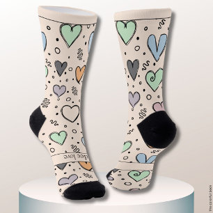 Doodle-Herzen auf Blassorange mit Text Socken