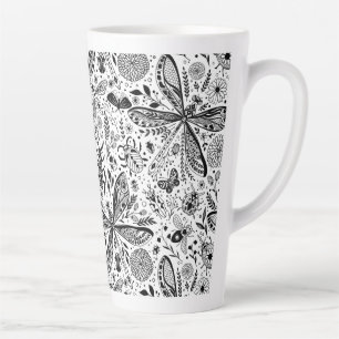 Doodle-Käfer auf dunkelblau Milchtasse