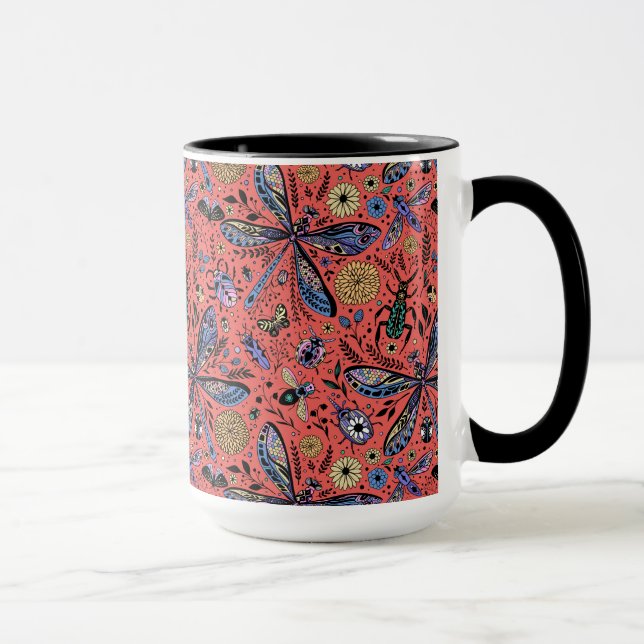 Doodle-Käfer auf Korallenrot Tasse (Rechts)