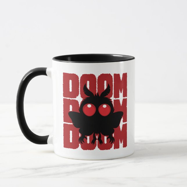 DOOM DOOM DOOM Kawaii Mothman Kryptid Tasse (Links)