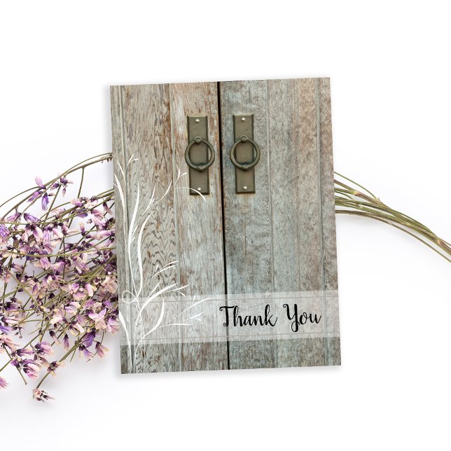 Doppel-Barn Doors Land Hochzeit Danke Postkarte (Show your gratitude after your rustic farm or barn wedding theme with this charming thank you note.)