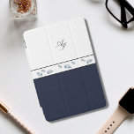 Doppelinitialen mit Monogramm minimalistisch-Aquar iPad Mini Hülle<br><div class="desc">Doppelinitials mit Monogramm minimalistisch Aquarellfarben iPad Mini Cover in Blau und Weiß mit einem Muschelmuster einer dunkelblauen Muschelillustrierung gezeichnet von mir</div>