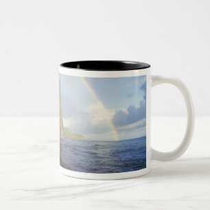 Doppelregenbogen über die Klippen des Nordens Zweifarbige Tasse
