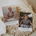 Doppelseitiges Foto Geburtstag - Jungen Einladung<br><div class="desc">Ein doppelseitiges Kinderspiel zum Geburtstag mit eigenem Foto und einem hohen Alter. Sie können den gesamten Text und die Farbe des Textes und des Herzens bearbeiten. Auf der einen Seite kann das Foto eines Kindes und das Alter, in dem es sich drehen wird (plus die Hälfte des Informationstextes), auf der...</div>