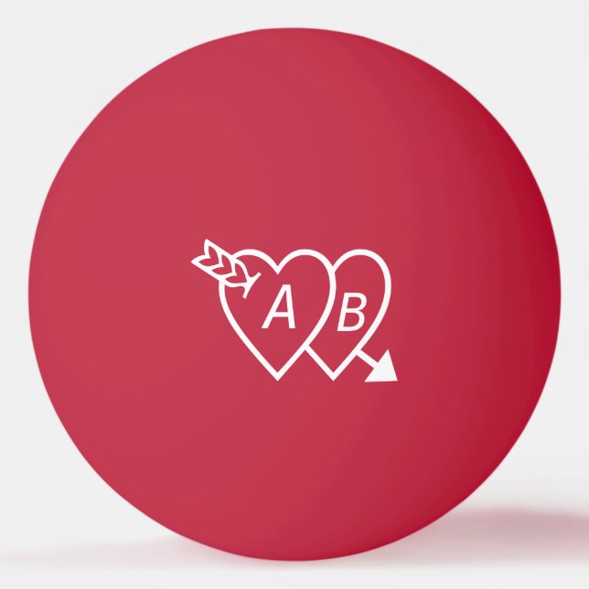 Doppelte Herzen mit Cupids-Pfeil und -Initialen Tischtennisball (Vorderseite)