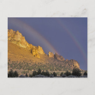 Doppelter Regenbogen über einer Felsformation in d Postkarte