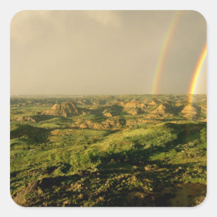 Doppelter Regenbogen über Painted Canyon in Theodo Quadratischer Aufkleber