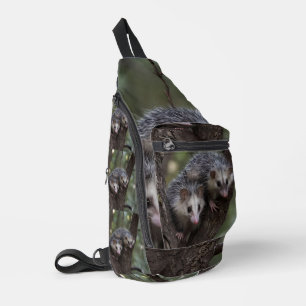 Doppeltes Problem in der Canopy: Zwei Possummen Crossbody Bag