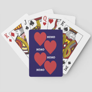 Doppeltes rotes Herz und xoxo Muster auf blau Spielkarten