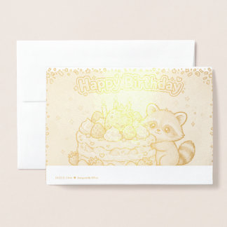 Dorée carte d'anniversaire avec un raton laveur câlinant