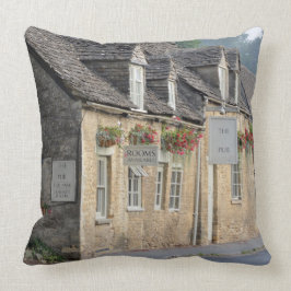 Dorf-Kneipe im Cotswolds Kissen