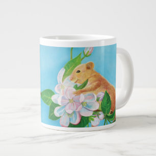 Dormaus auf blühendem Apfelzweig Jumbo-Tasse