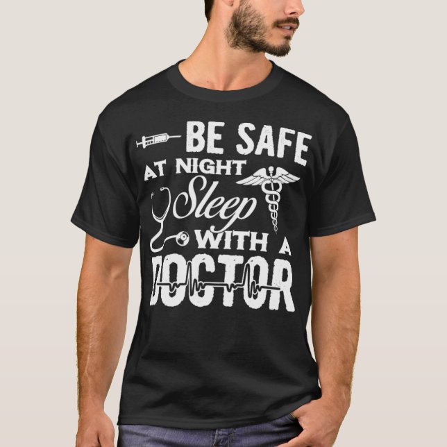 Dormir avec un docteur (1) nom docteur t-shirt (Devant)