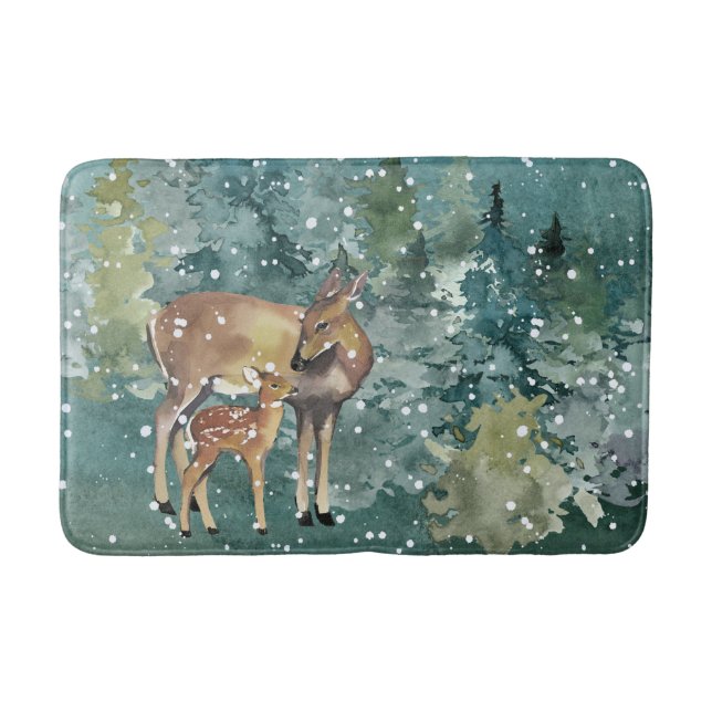 Dos and Fawn Deer in Forest Full Moon Snowfall Badematte (Vorderseite)