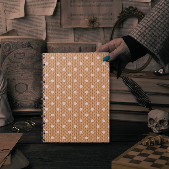 Dotty Delight Orange Foto Notizblock (A Dotty Delight Purple photo Notebook is in hand. )