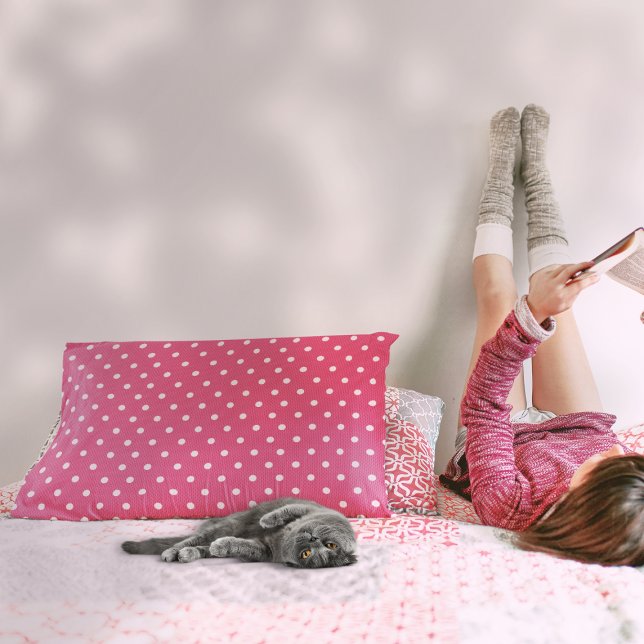 Dotty Delight Red Dekokissen (A girl is beside a Dotty Delight Red Accent Pillow on the bed.)