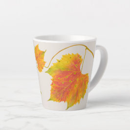 Dotty Spotty fällt auf eine kleine Latte-Tasse Milchtasse