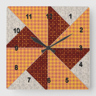 Double Pinwheel Gold Rust and Beige Quilt Quadratische Wanduhr