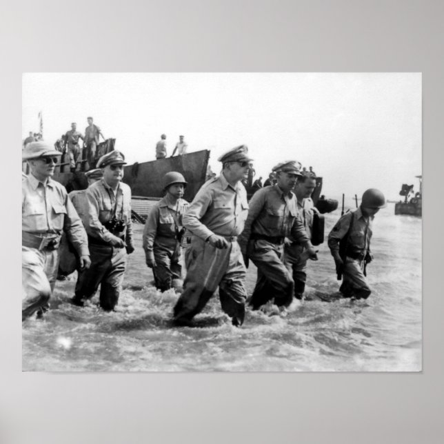 Douglas MacArthur kehrt zurück Poster (Vorne)